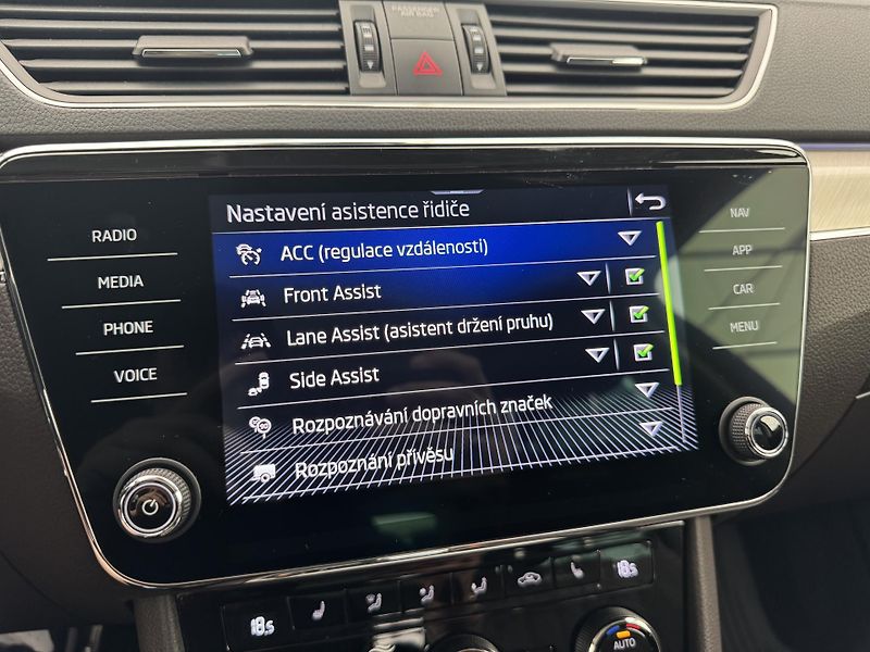 Škoda Superb 1.4tsi*Plug-In*160kw*L&K*PANO* - fotka 37 z 44