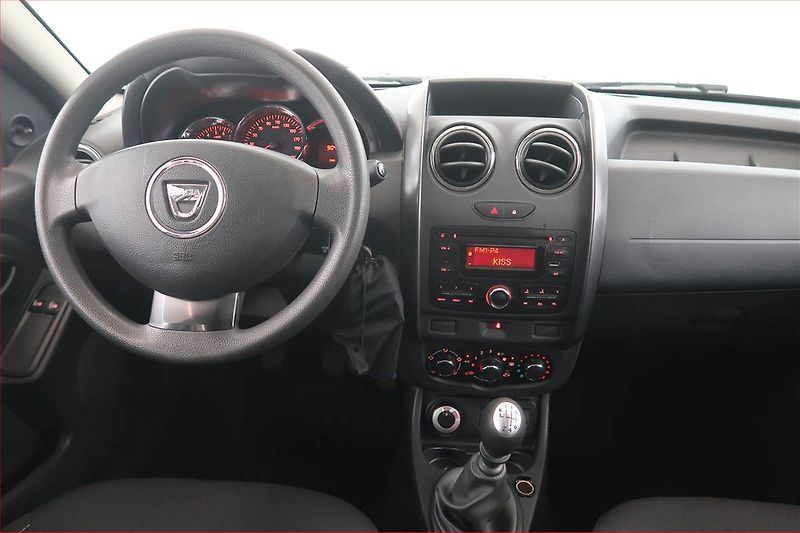 Dacia Duster (2016) 1.6 SCe, 4X4, Park. senzory - fotka 7 z 15