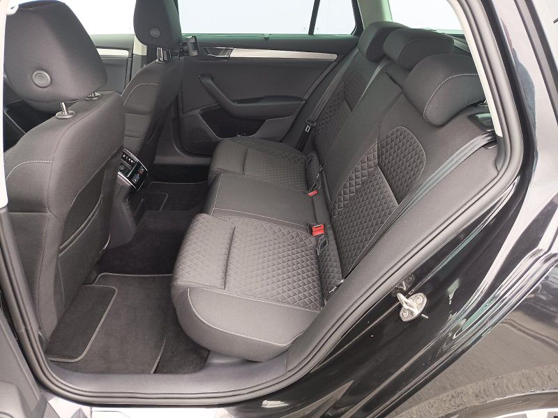 Škoda Superb (2022) 2.0TDI 110kW DSG COMFORT PLUS - fotka 28 z 35