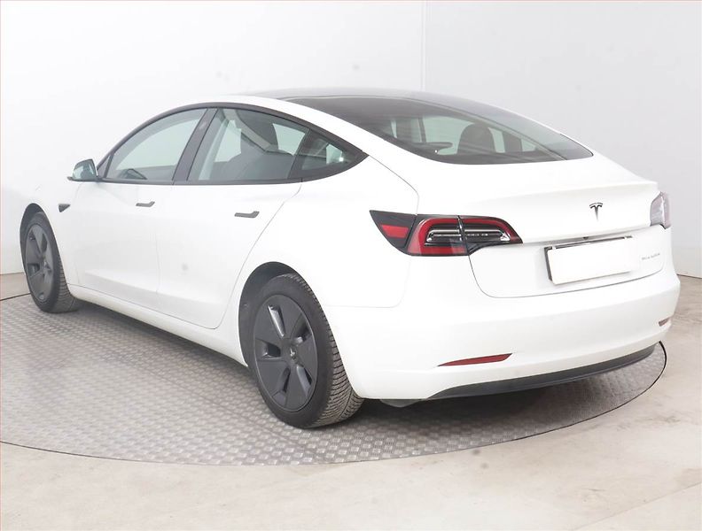 Tesla Model 3 (2021) Long Range 4WD 82kWh, SoH 85% - fotka 4 z 21