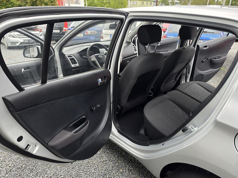 Hyundai i20 1.4 i Klimatizace  - fotka 7 z 14