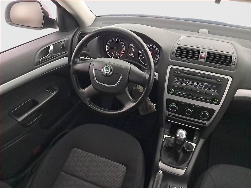 Škoda Octavia (2010) Ambiente 1.6 TDI, Serv.kniha - fotka 7 z 15