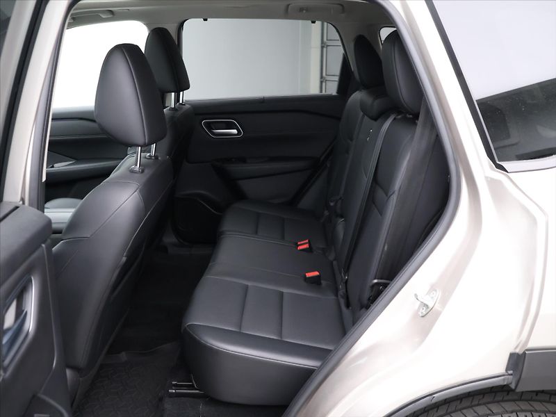 Nissan X-Trail 1,5 e-Power 4WD Tekna CZ 1.Maj - fotka 15 z 35