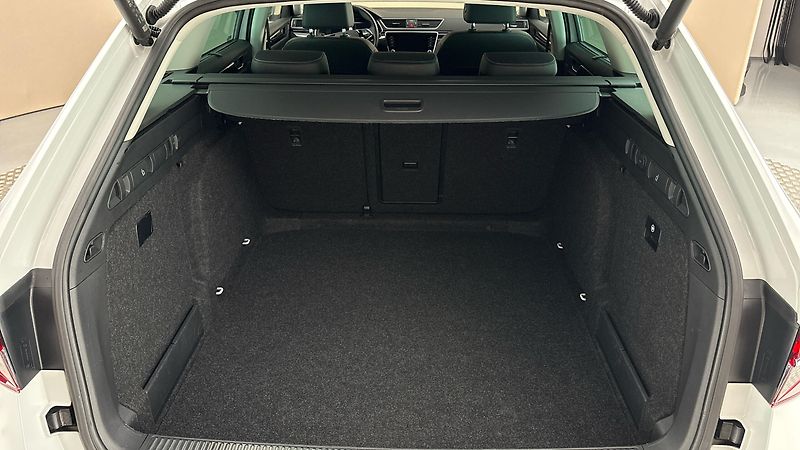 Škoda Superb 2.0 TDI DSG 4x4 L&K Combi - fotka 17 z 33