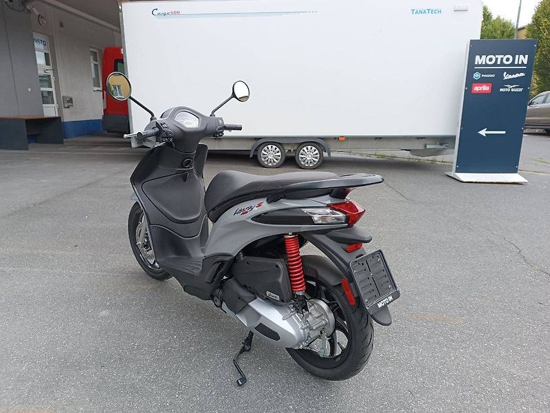 Piaggio Liberty 125 3V (2024) Liberty 125 S 3V Grigio Materi - fotka 5 z 8