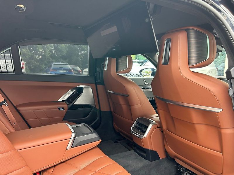 BMW Ostatní i7 xDrive 60 TV TOP 2025 - fotka 22 z 44