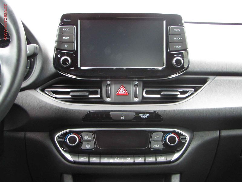 Hyundai i30 (2023) 1.0 T-GDi, ČR, Smart - fotka 11 z 17