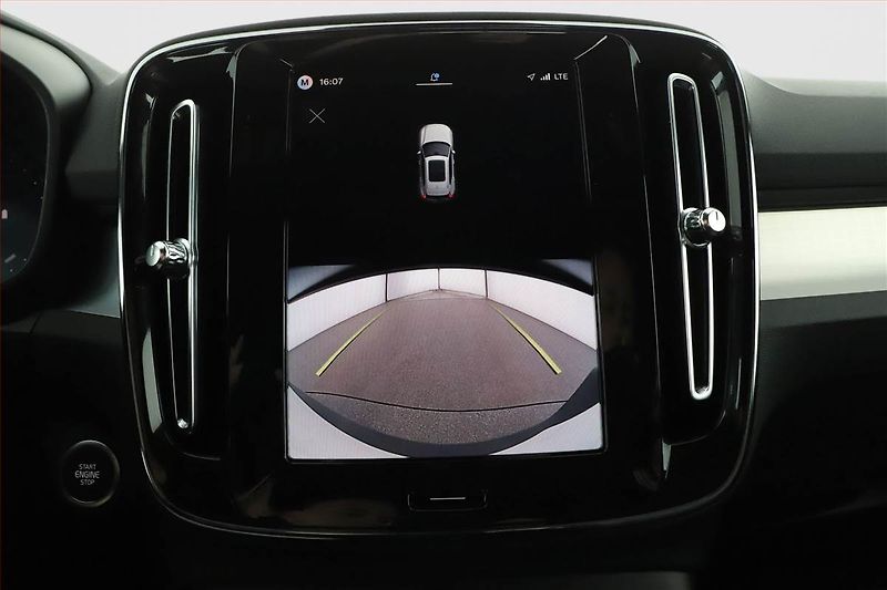 Volvo XC40 (2026) B3 - fotka 14 z 22