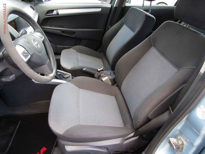 Opel Astra (2009) 1.4i, ČR, AC, tempo - fotka 9 z 18