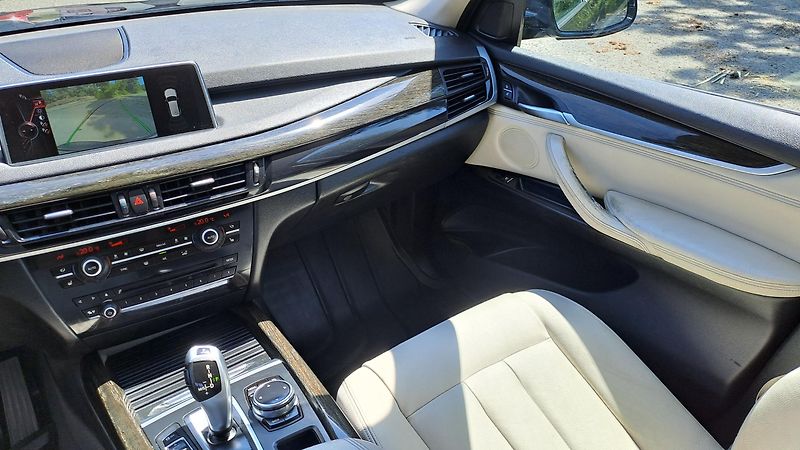 BMW X5 3.0 xDrive 30D - fotka 20 z 32