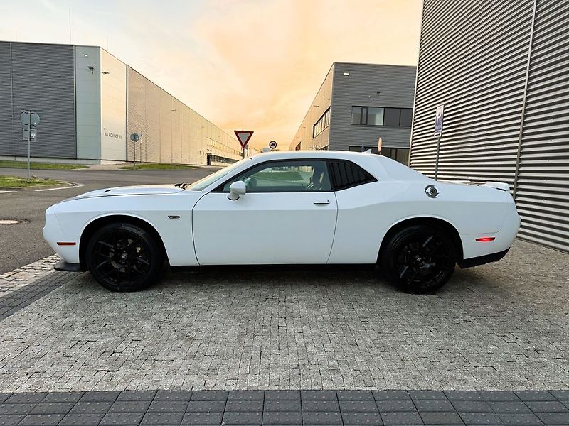 Dodge Challenger (2017) - fotka 2 z 46