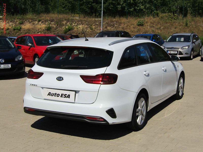Kia Ceed (2019) 1.6 CRDi, ČR, AC, tempo - fotka 4 z 18