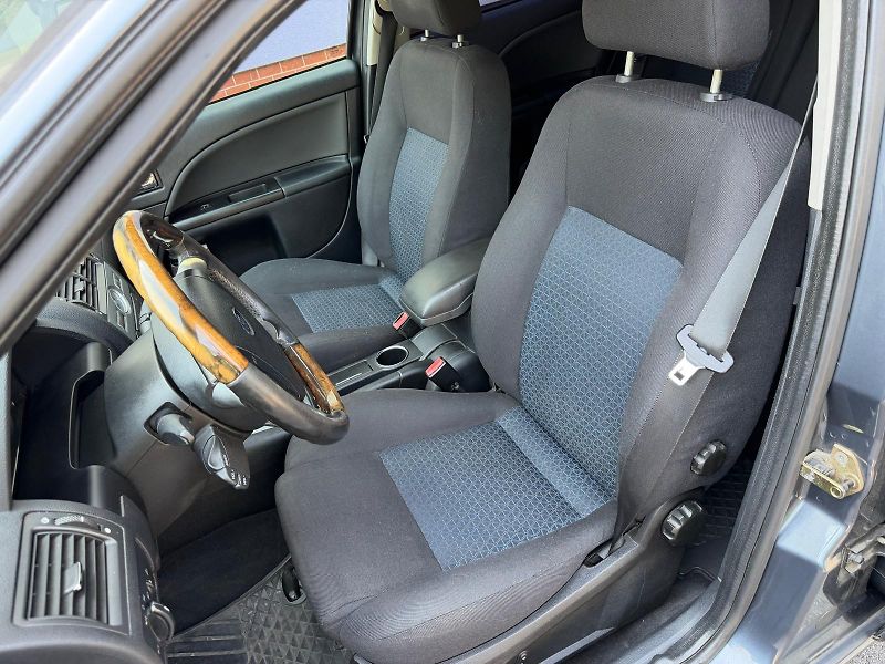 Ford Mondeo 2,0 TDCi Combi / 96 kW / - fotka 10 z 22