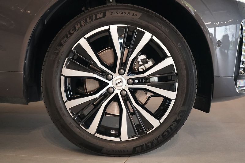 Volvo XC60 B5 AWD Plus Dark, Ventilace - fotka 8 z 46