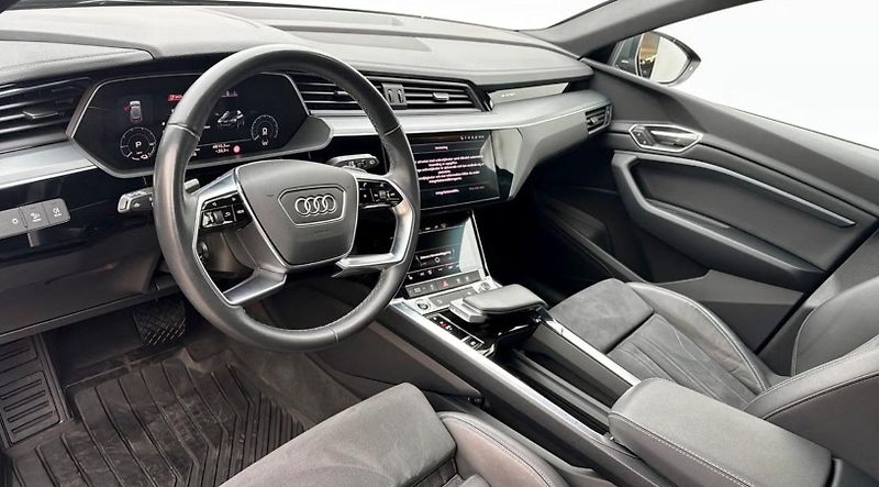 Audi Q8 e-tron 50 Q Vzd. odpružení Kamera Taž - fotka 7 z 20