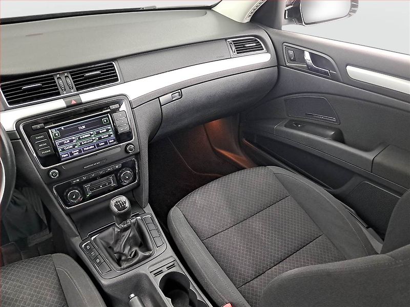 Škoda Superb (2014) Elegance 1.6 TDI, Xenony - fotka 8 z 18