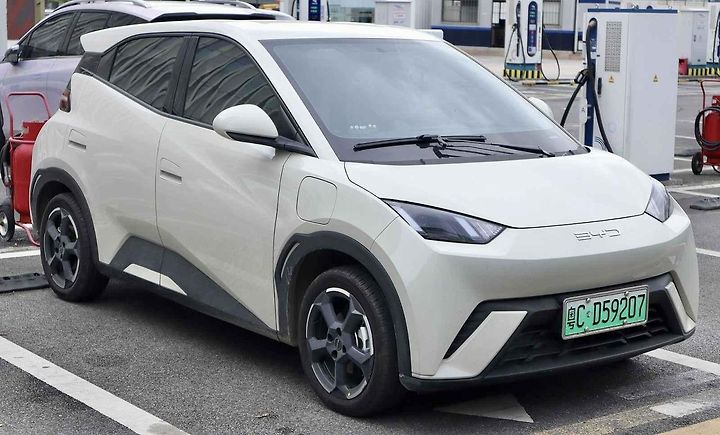 Čínský osobní automobil BYD Seagull z roku 2023.
