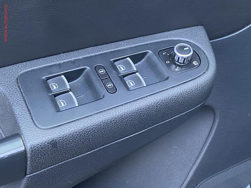 Volkswagen Sharan (2011) 2.0 TDi, Highline, navi - fotka 13 z 20