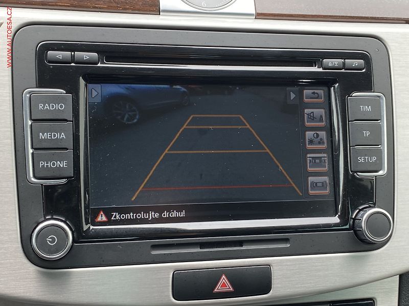 Volkswagen Passat (2013) 2.0 TDi, ČR, Bixen, kamera - fotka 16 z 18