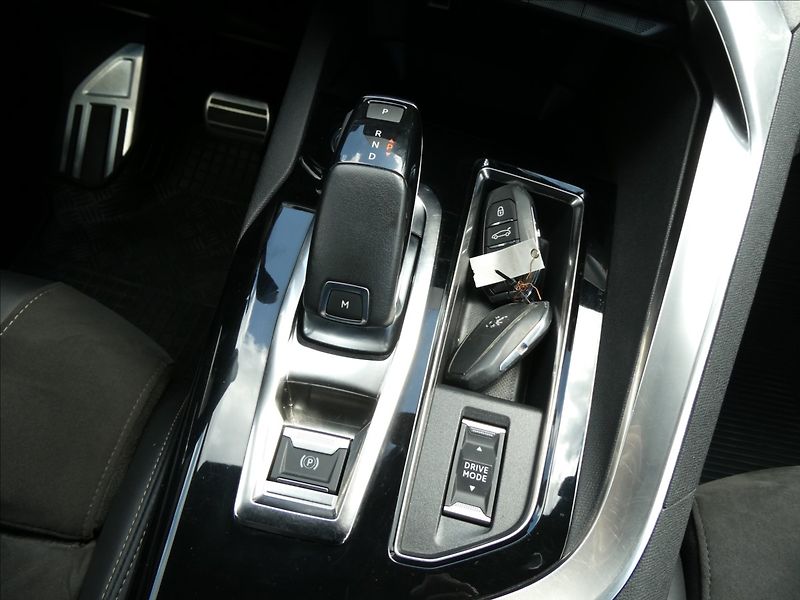 Peugeot 5008 2,0 HDi 130kW GT 7.míst AT8 - fotka 34 z 50