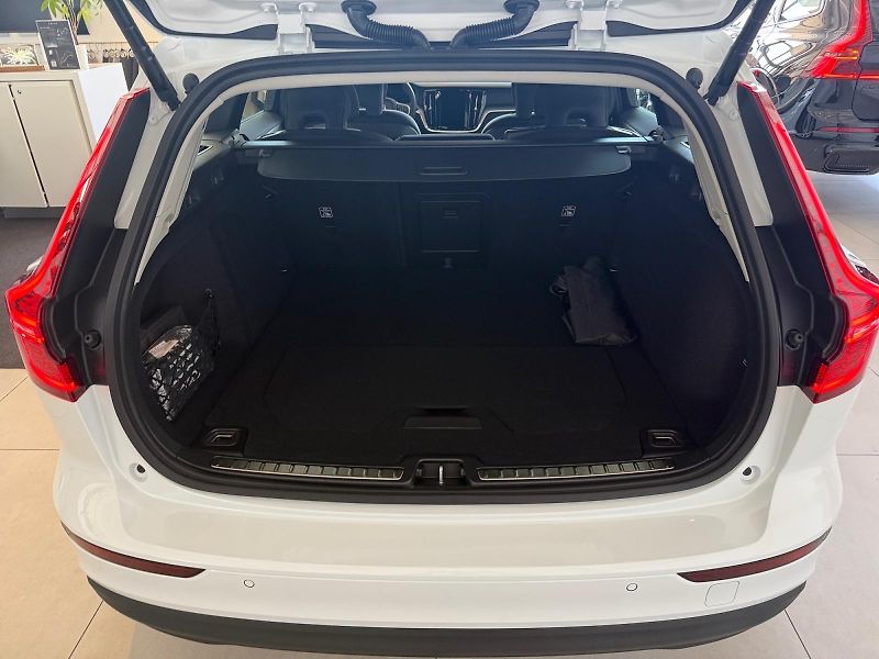 Volvo V60 (2026) V60 B4 CORE - fotka 8 z 14