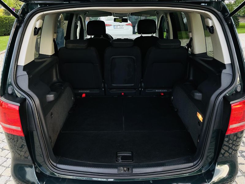 Volkswagen Touran 2.0TD MANUÁL 7MÍST SERVISKA - fotka 20 z 43