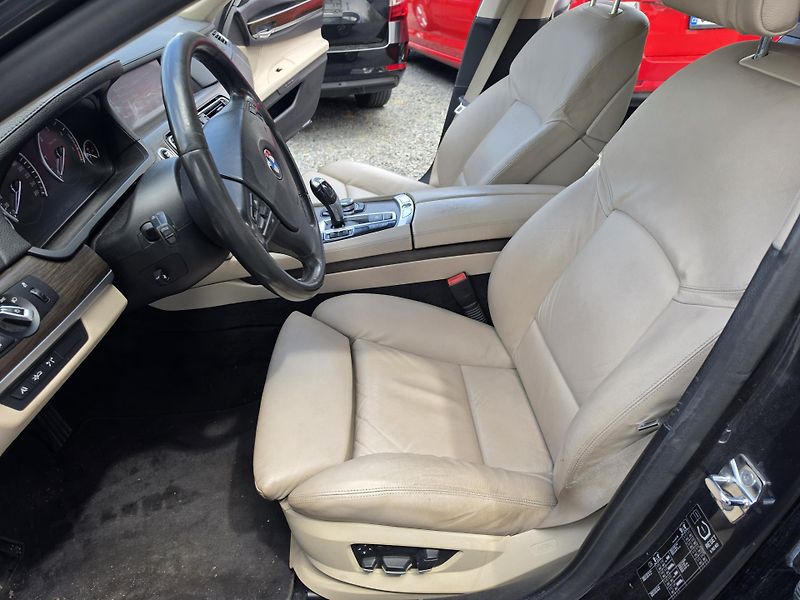 BMW Řada 7 730d  - fotka 13 z 19