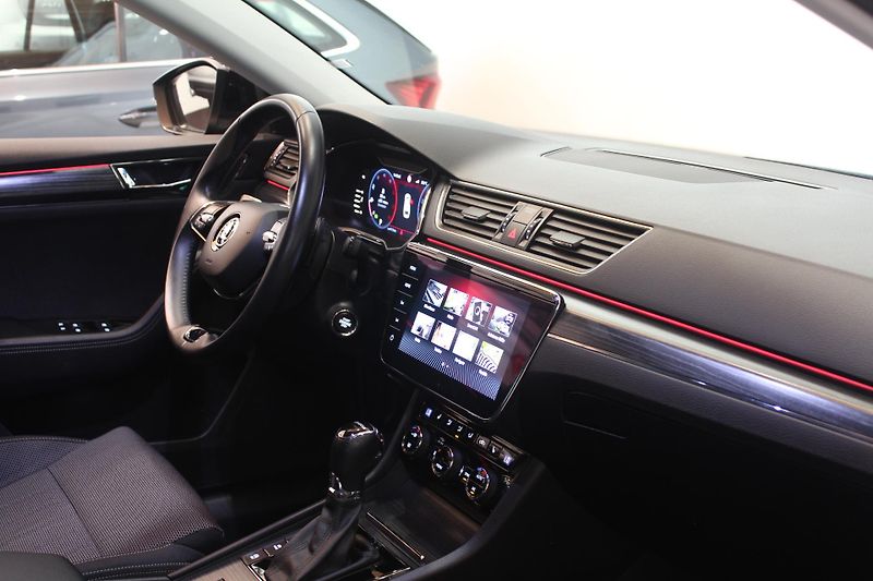 Škoda Superb (2022) 2.0TDI DSG Style Display LED - fotka 12 z 32