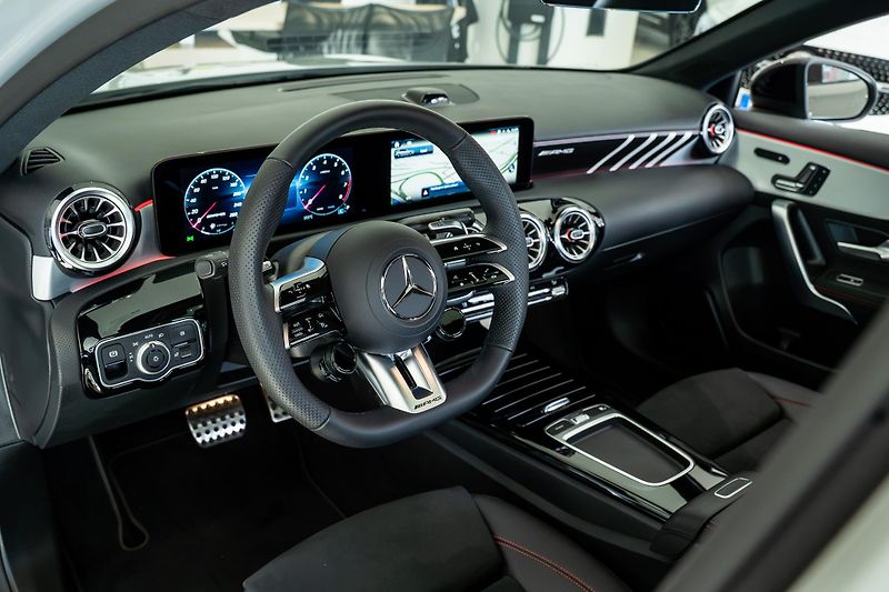 Mercedes-Benz Třídy A (2026) A 35 AMG 4M/AERO/PANO/LED/TOP - fotka 10 z 22