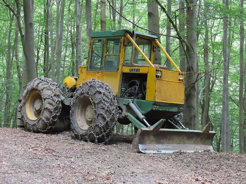 Lakatoš - LKT 80 vyfotografovaný nedaleko přehradní vodní nádrže Fláje na Mostecku.