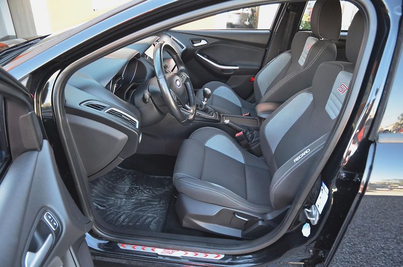 Ford Focus (2015) ST 2.0 184kW RECARO - fotka 19 z 39