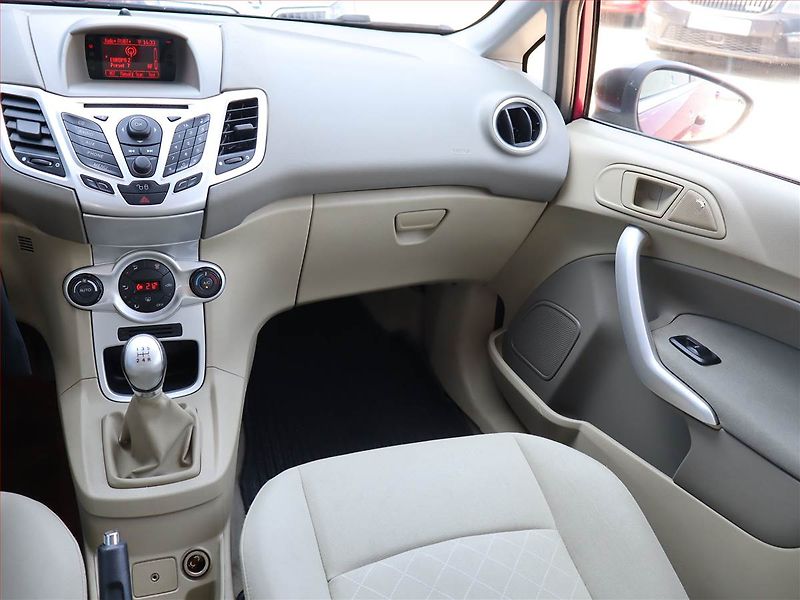 Ford Fiesta (2009) 1.6 TDCi, Tempomat - fotka 8 z 15