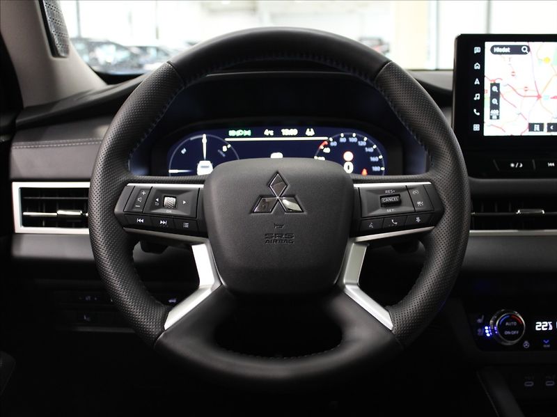Mitsubishi Outlander 2,4 PHEV AWD Instyle 12tkm! - fotka 9 z 31