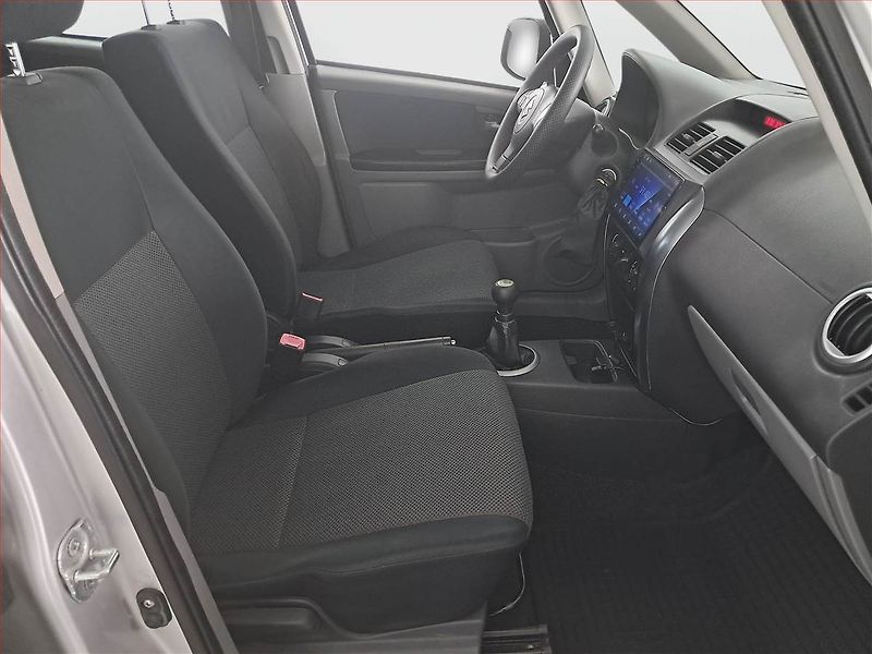 Suzuki SX4 (2006) 1.5 i, po STK, jezdí dobře - fotka 9 z 15