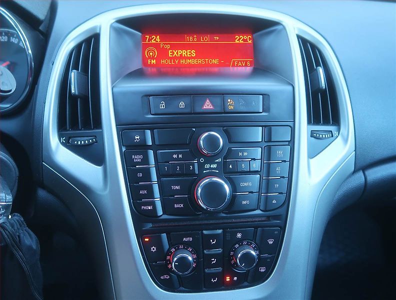 Opel Astra (2011) 1.4 T, po STK, pěkný stav - fotka 12 z 13