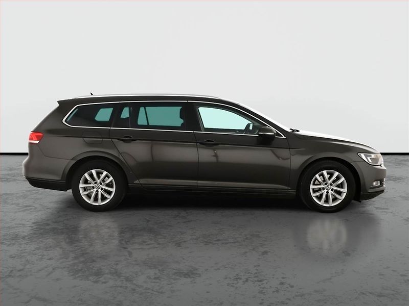 Volkswagen Passat (2016) 1.6 TDI, Navi, Tempomat - fotka 6 z 15