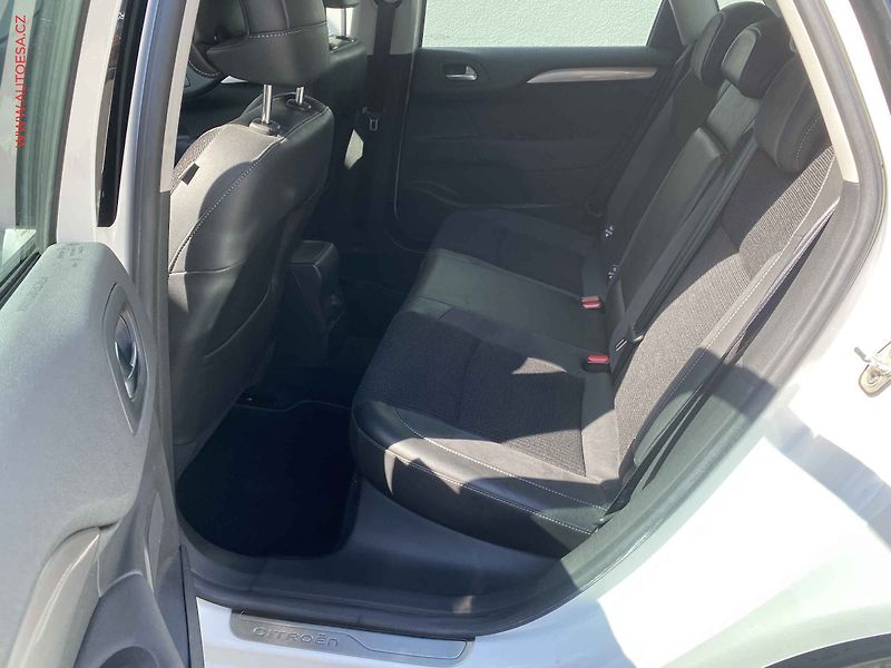 Citroën C4 (2011) 1.6VTi, 1.maj,ČR, Bixen, navi - fotka 10 z 20