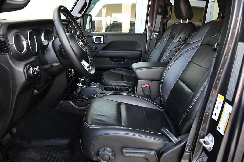 Jeep Wrangler 2.2CRD UNLIMITED REZERVACE - fotka 14 z 51