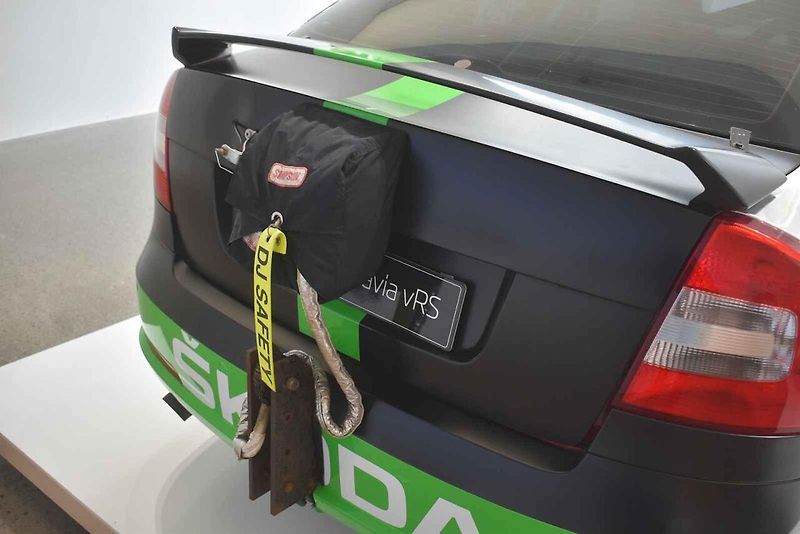 Škoda Octavia Bonneville - s brzdícím padákem v akci.