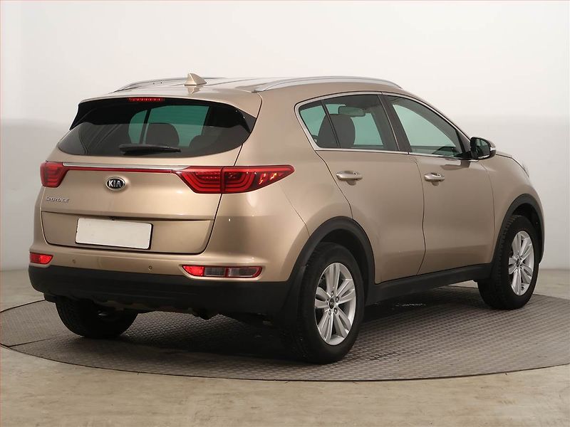 Kia Sportage (2016) 1.6 GDI, Navi, Tempomat - fotka 5 z 13