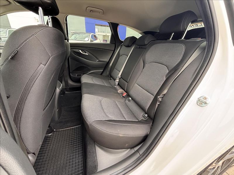 Hyundai i30 1,5 mHEV Family Smart 117kW - fotka 11 z 29