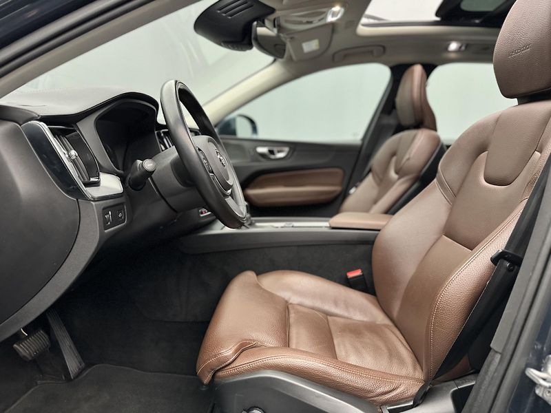 Volvo XC60 D5 AWD INSCRIPTION AUT CZ - fotka 4 z 42