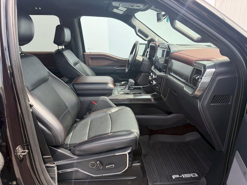 Ford F-150 (2021) Lariat 3.5L 298kW 4x4 - fotka 29 z 35