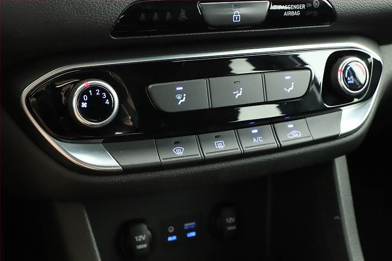 Hyundai i30 (2019) 1.4 T-GDI, ČR,1.maj - fotka 13 z 18