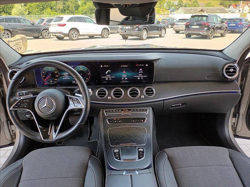 Mercedes-Benz Třídy E 2,0 220d,AMG,4MATIC,PANO,9G - fotka 11 z 33