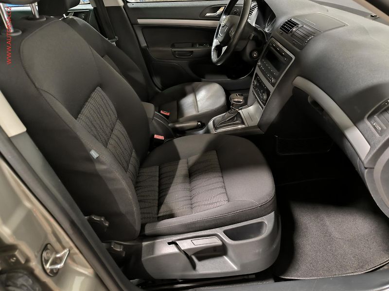 Škoda Octavia (2009) 1.4 TSi, Elegance, DSG, xenon - fotka 12 z 17