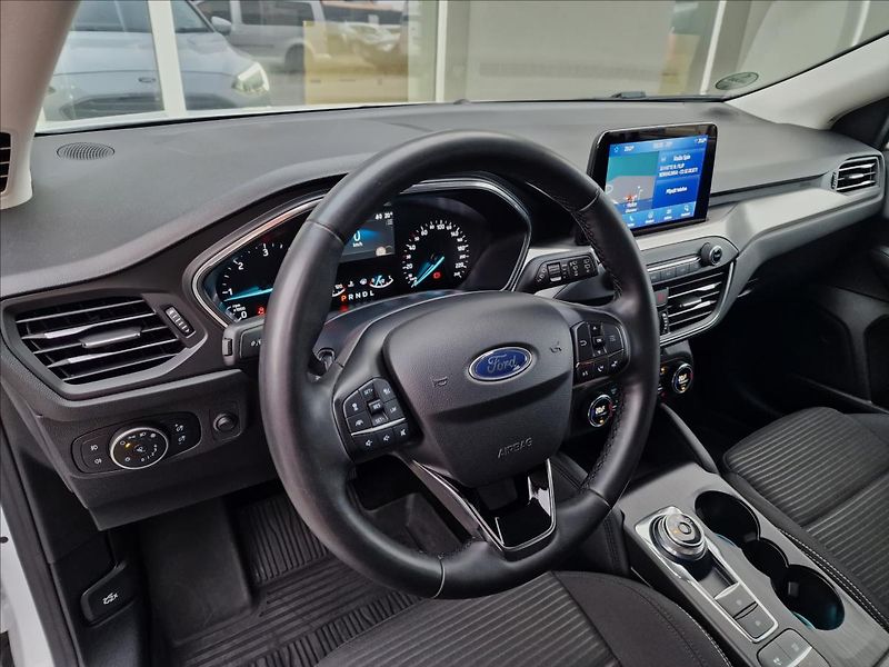 Ford Focus 1.5TDCi 88kW Titanium,ČR,1.Maj - fotka 20 z 48