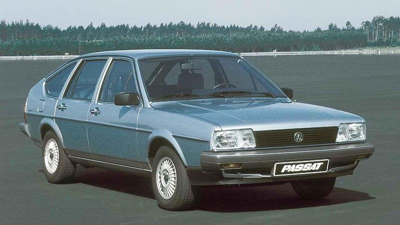 Volkswagen Passat s pořadovým číslem 4 dealeři prodávali mezi roky 1993 až 1996