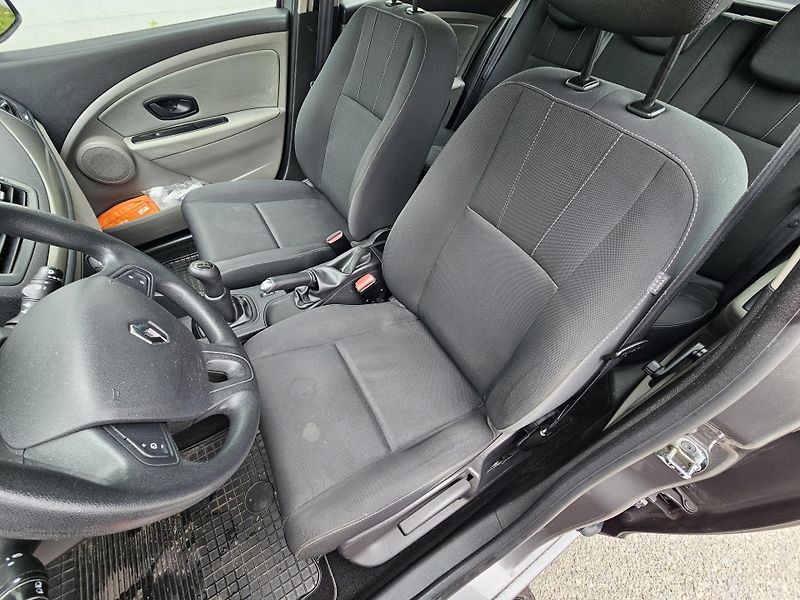 Renault Mégane (2010) 1.6i , KLIMA - fotka 9 z 17