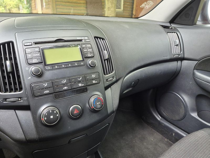 Hyundai i30 (2009) Hyundai i30 FD r.v.2009 1.4 - fotka 14 z 21